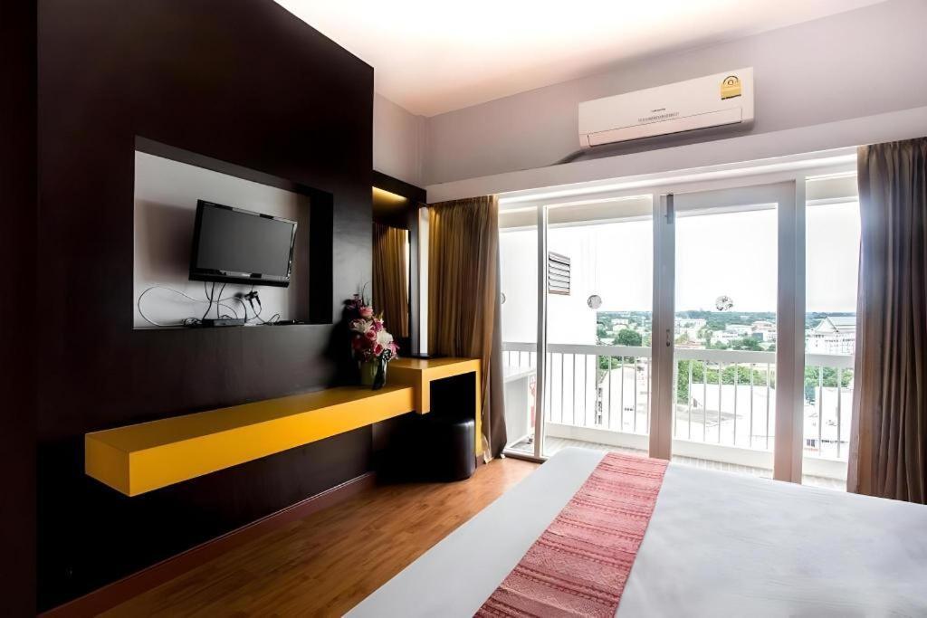 Pailyn Phitsanulok Hotel Exterior photo