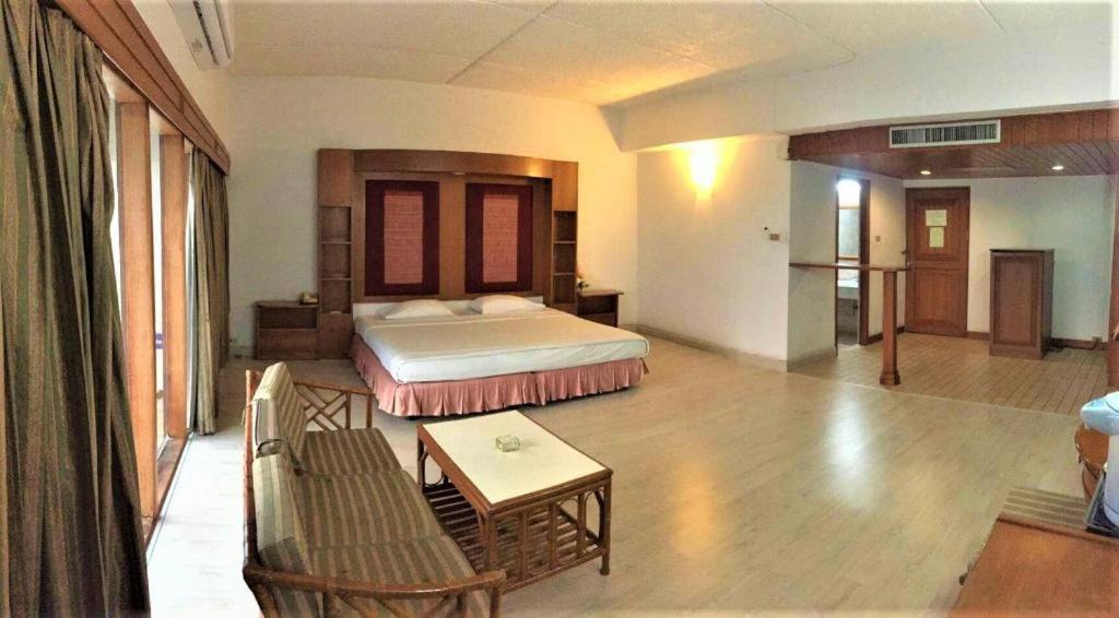 Pailyn Phitsanulok Hotel Exterior photo