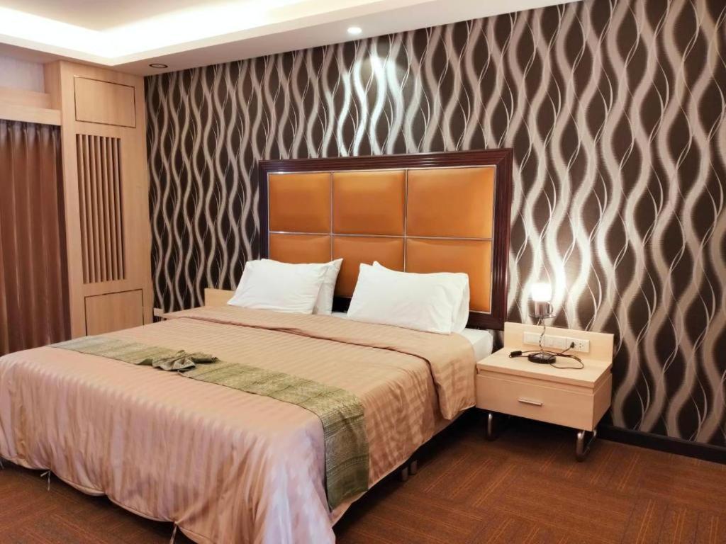 Pailyn Phitsanulok Hotel Exterior photo