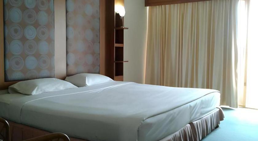 Pailyn Phitsanulok Hotel Exterior photo